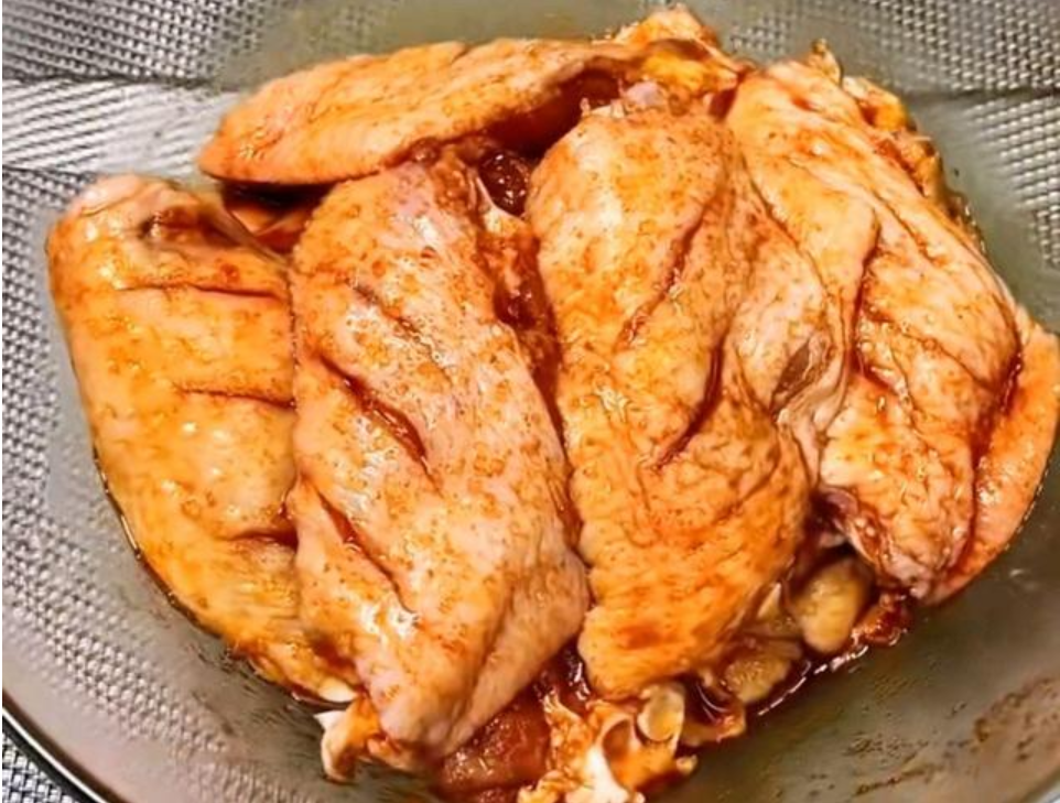 调味腌鸡翅