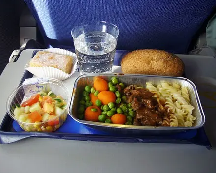 乘客在高空中味觉下降30% 如何做出诱人飞机餐？