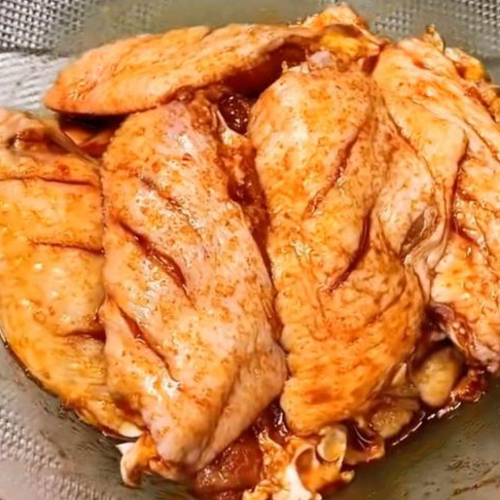 调味腌鸡翅